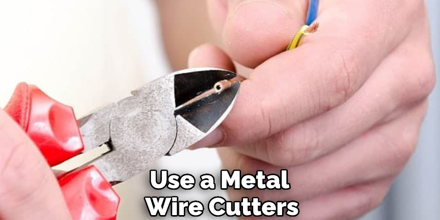 Use a Metal Wire Cutters