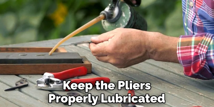 Keep the Pliers
Properly Lubricated