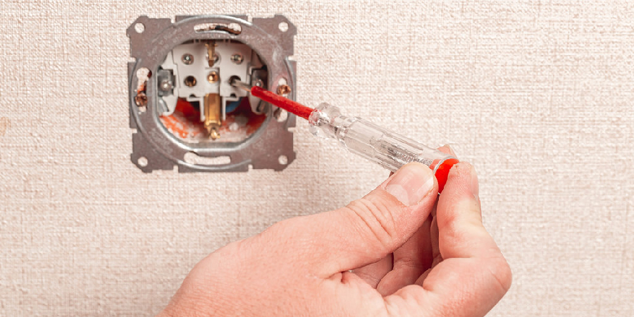 How to Test Live Wire with Screwdriver