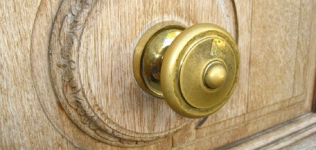 How to Take off Doorknob with No Screws