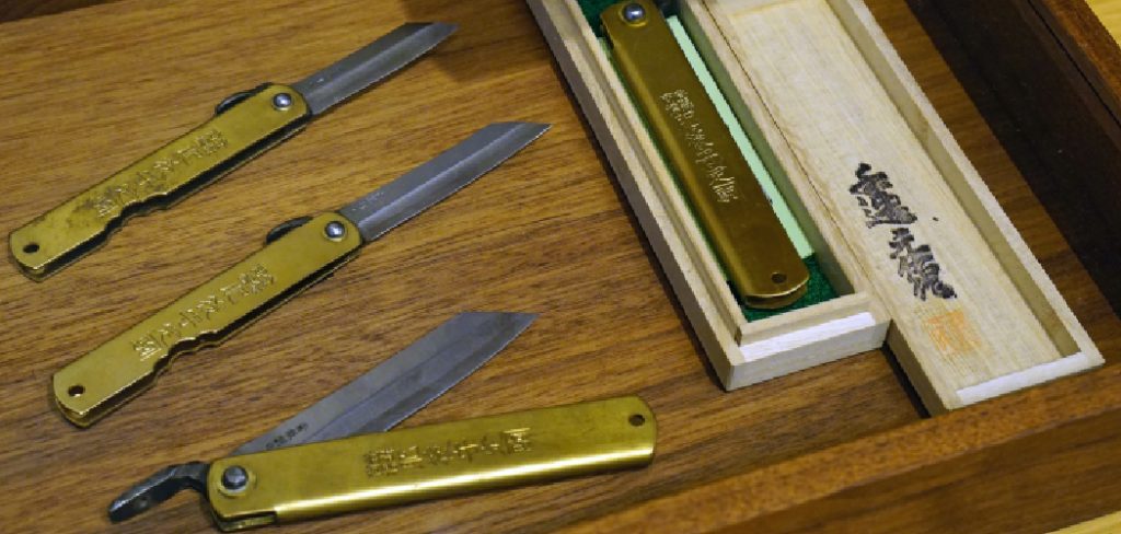 How to Put Blade in Straight Razor