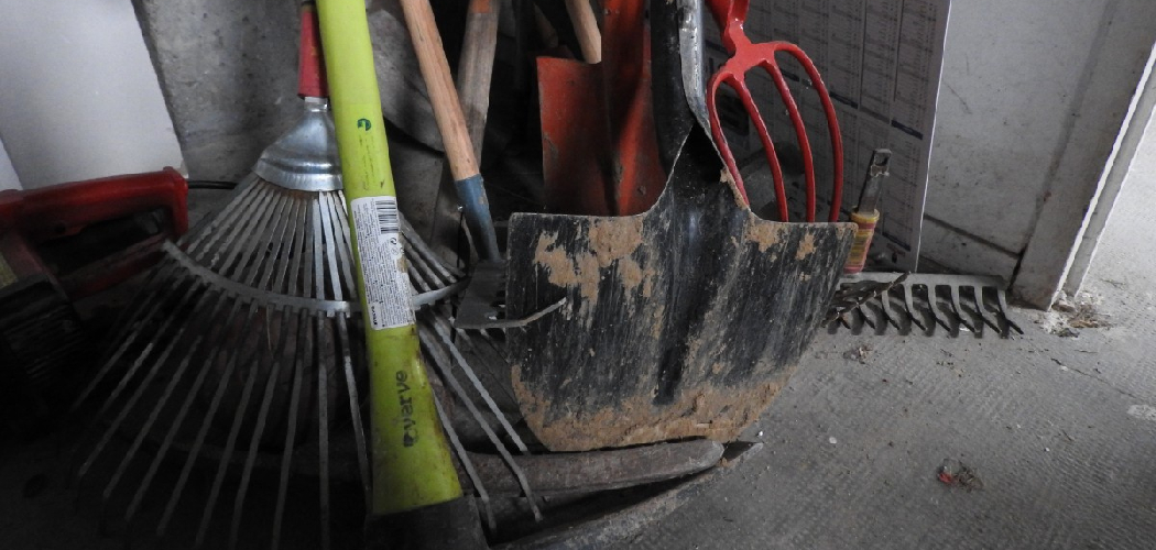 How to Pack Shovels and Rakes for Moving